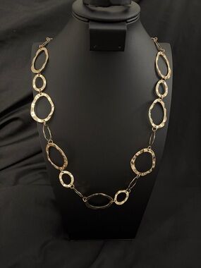 Elegant Gold Oval Link Necklace